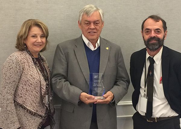 Oregon Senator Lee Beyer Receives Consumer Champion Award